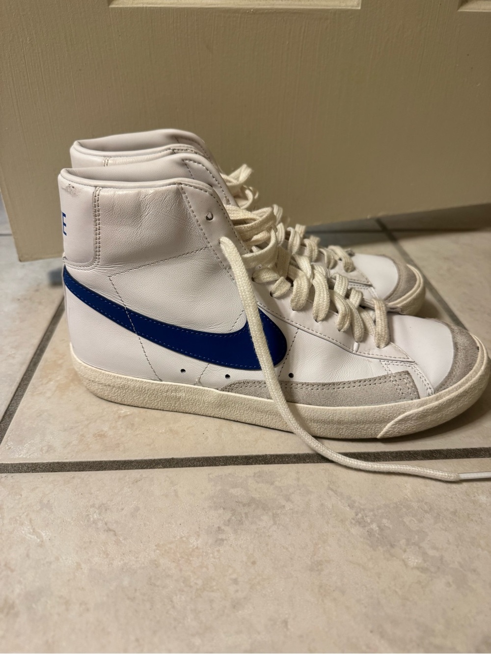 Nike High-Top Sneakers in White with Blue Swoosh